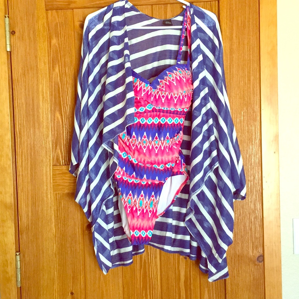 Lightweight wrap/short swimsuit coverup